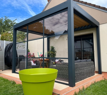Installation d'une pergola B200 XL près du Havre en Normandie