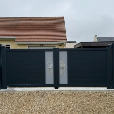 Pose d’une clôture et d’un portail en aluminium en Normandie