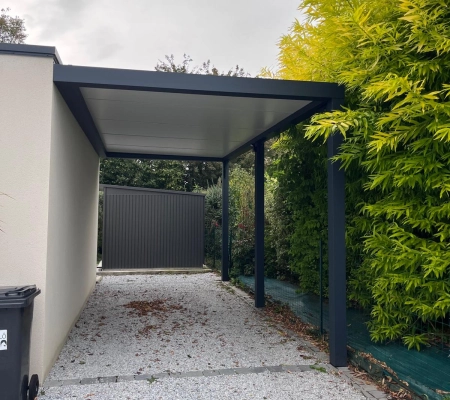Installation d’un carport Soko by Logikinov près de St-Lô en Normandie
