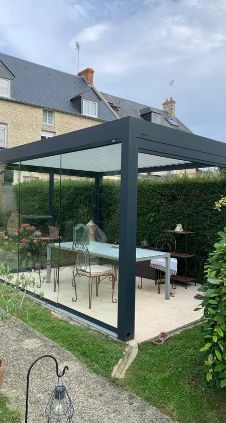 Installation d’une pergola bioclimatique Brustor 