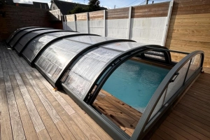Mise en place d'un abri de piscine à Caen