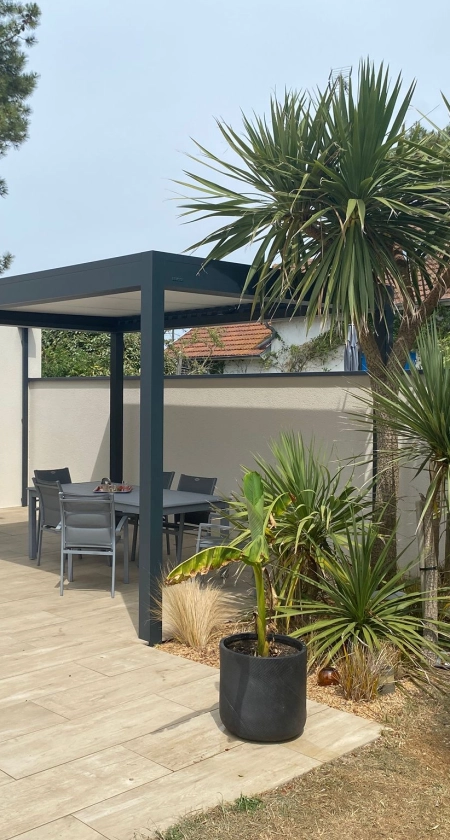 Installation d'une pergola B200 et store B50 près de Lessay en Normandie