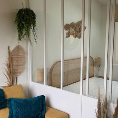 Installation de verrières, fenêtres, portes et portail pour la rénovation d’une maison dans le Calvados