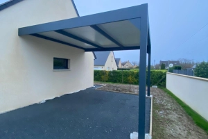 Installation d’un carport Aluloge, près de Bayeux, Normandie