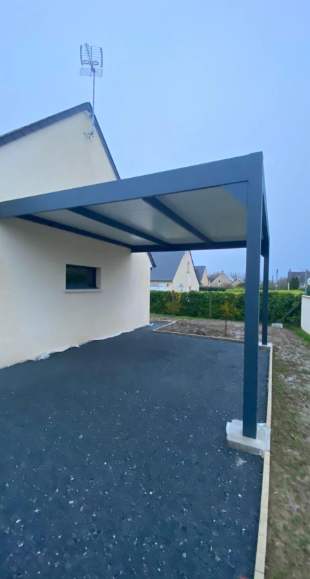 Installation d’un carport Aluloge, près de Bayeux, Normandie