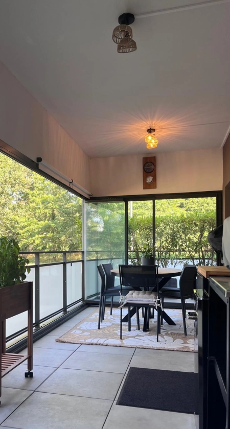 Fermeture de balcon avec vitrage Sunflex SF25 près de Rennes en Normandie