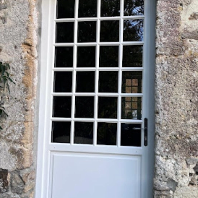 Installation d’une porte bois Logikinov By Atulam près de St Lô