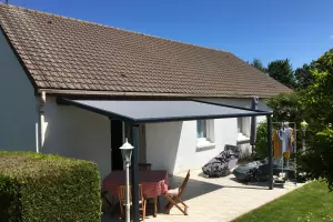 Pose d'une pergola B128 avec toile rétractable à Caen 