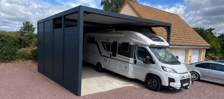 Installation d'un carport grande hauteur pour camping-car près de St Lô en Normandie
