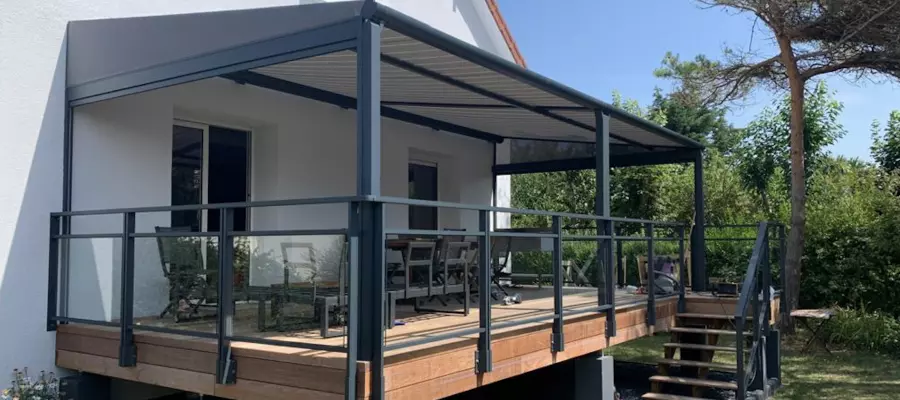 Mise en place d'un garde corps vitré pour une terrasse sur pilotis à Ouistreham 