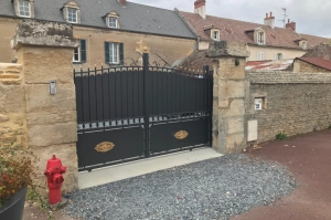 Installation d’un portail motorisé coulissant en aluminium à Blainville sur Orne