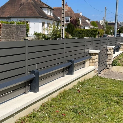 Installation d'un portail et d'une clôture persiennés à Caen