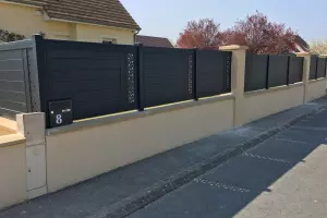 Rénovation d'une cloture pleine sur muret en maçonnerie à Caen 