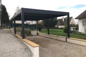 Création et installation d'un carport en aluminium à toit plat à Cabourg