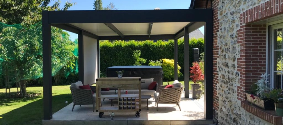 Pose d’une pergola Aluloge par l’agence d’Honfleur