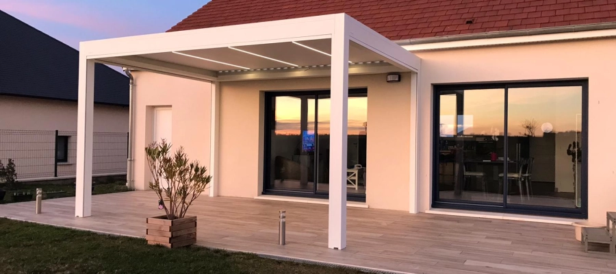 Pose d’une pergola B200 XL by Brustor sur le secteur de Caen