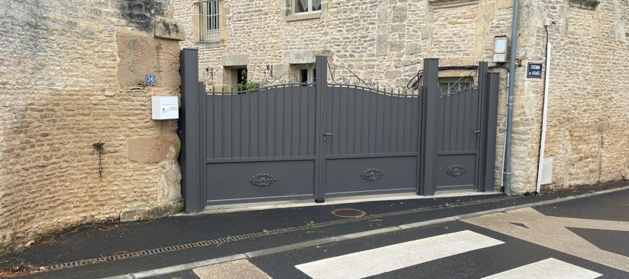 Pose d’un portail et portillon Kostum près de Caen