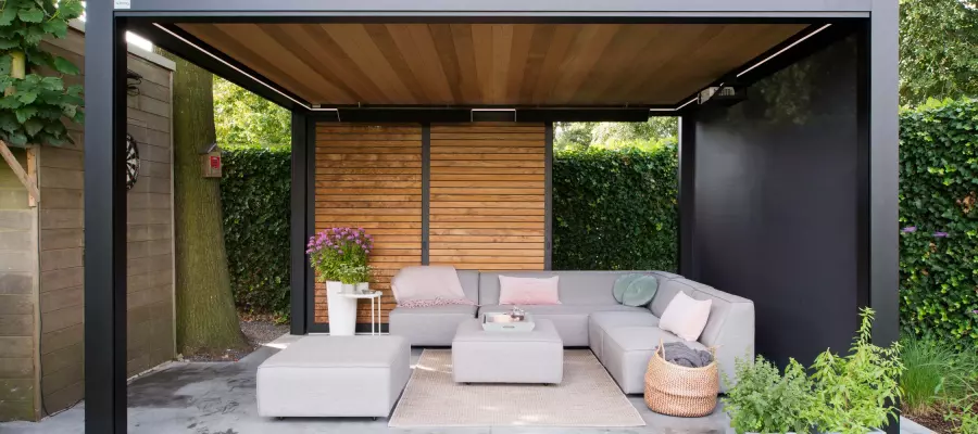 Pose d'une pergola bioclimatique à lames orientables à Lisieux