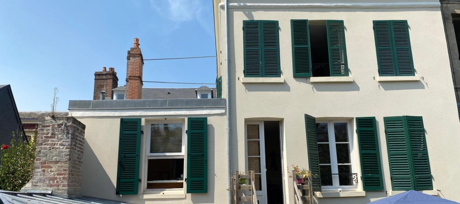 Installation de volets battants aluminium à Honfleur par Logikinov en Normandie