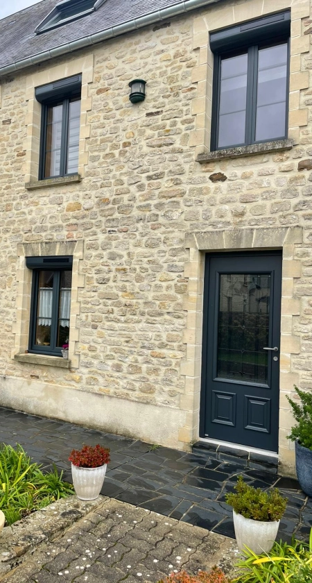 Changement des menuiseries extérieures d’une maison près de Caen par l’agence de Fleury sur Orne